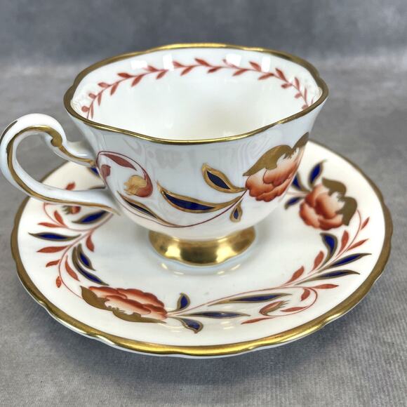 Vintage Royal Chelsea "Dynasty" Footed Tea Cup & Saucer Set Bone China Gold Rim - Picture 2 of 7